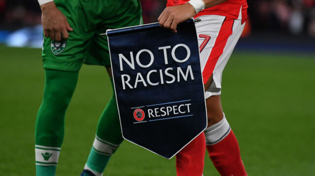 FIFA-Flagge gegen Rassismus